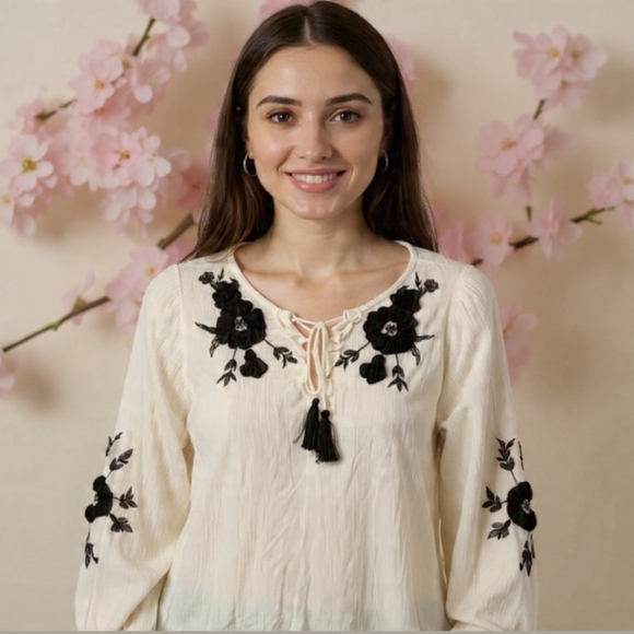 Dex Tops - M💖Boho Peasant Embroidery Black & White Blouse Top